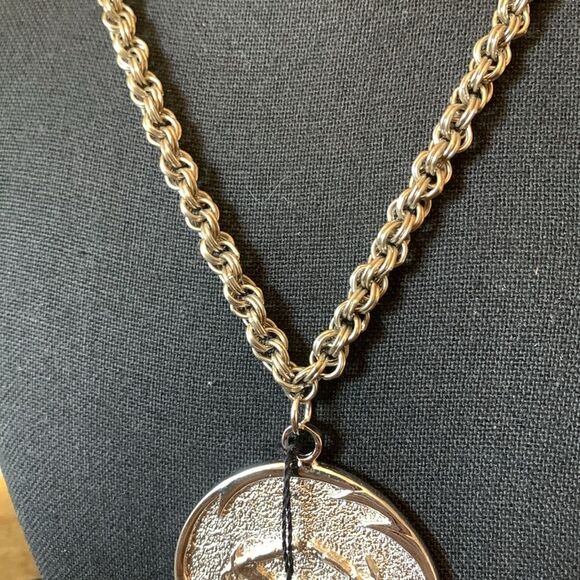 1970’s Vintage Dual Link Silver Tone Zodiac Cancer Crab Necklace - Picture 7 of 9